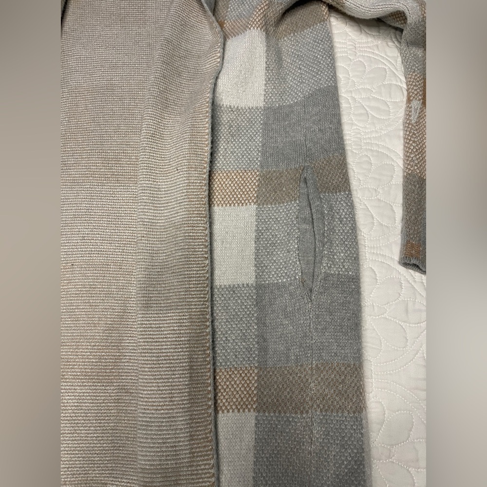 Sweater - Picture 4 of 8